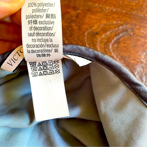 ☀️5/25☀️ Victoria’s Secret Blue Gray Velvet Ruffle Strap Cami Size Small - Picture 7 of 8